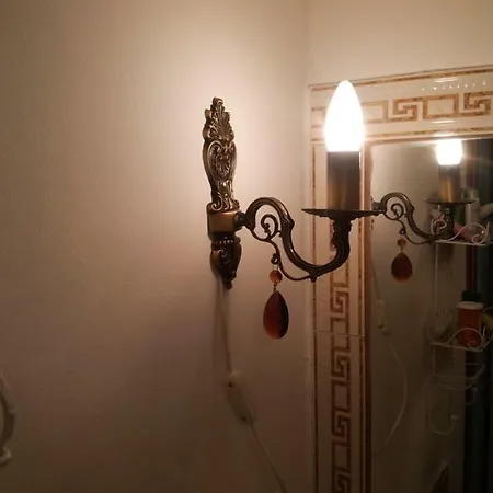 Apartment House - Dama